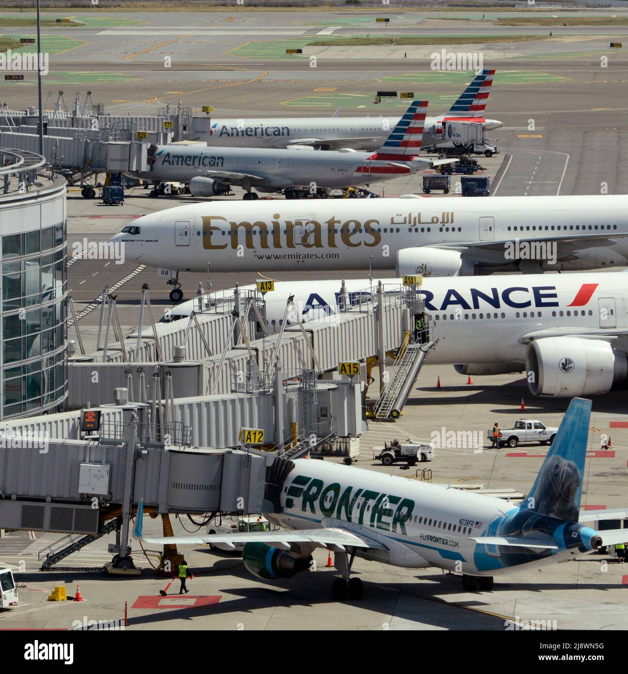 Avions de passagers à leurs portes au terminal international de l'aéroport international de San Francisco, en Californie. Banque D'Images