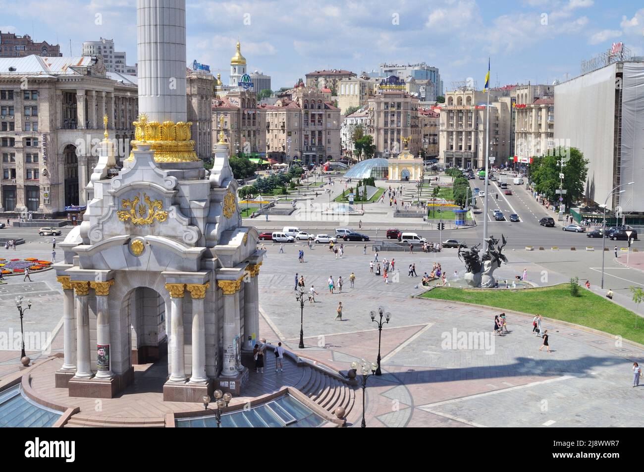 Vue sur la place de l'indépendance - Maidan Nezalezhnosti et rue Khreshchatyk à Kiev. Banque D'Images