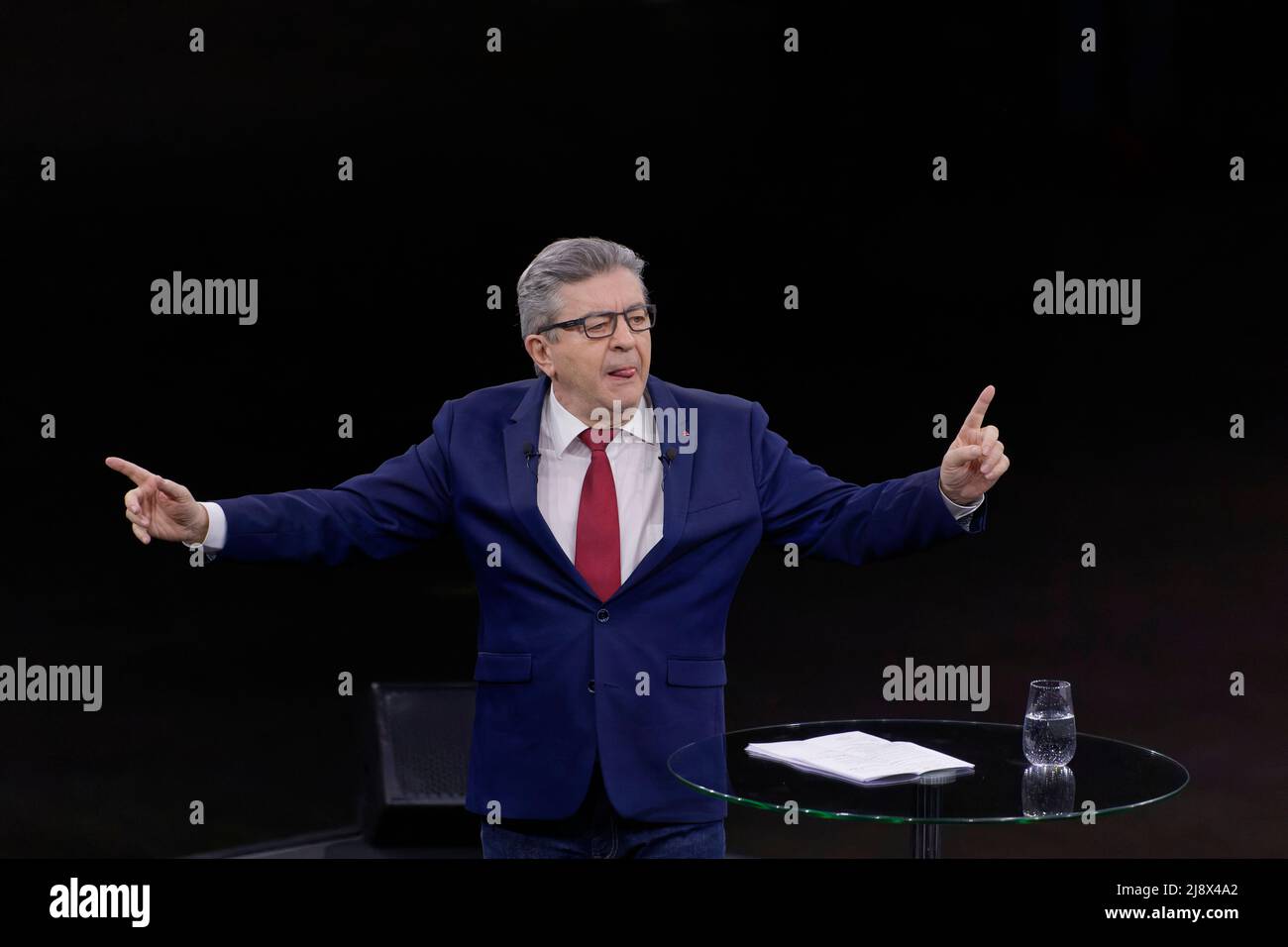 Montpellier, France. 13th févr. 2022. Le candidat à la présidence Jean-Luc Melenson de l'Union populaire prend la parole lors d'une réunion à Montpellier. Banque D'Images