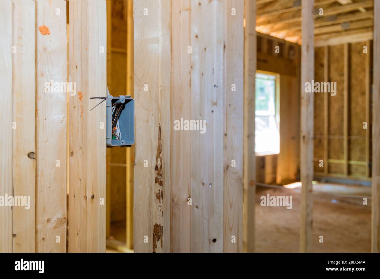Installation de prises électriques sur le mur nouvelle maison nouvelle construction de maison Banque D'Images