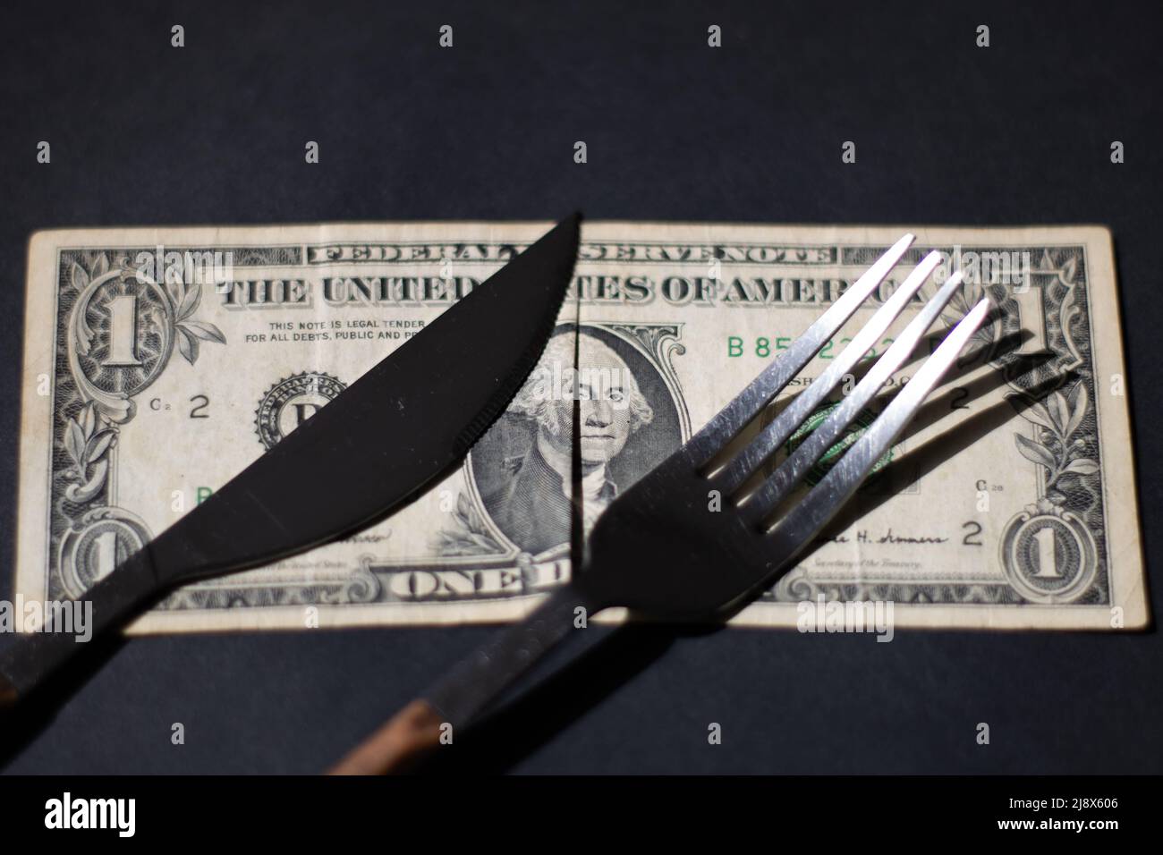 Fourche et couteau sur $1 Banque D'Images