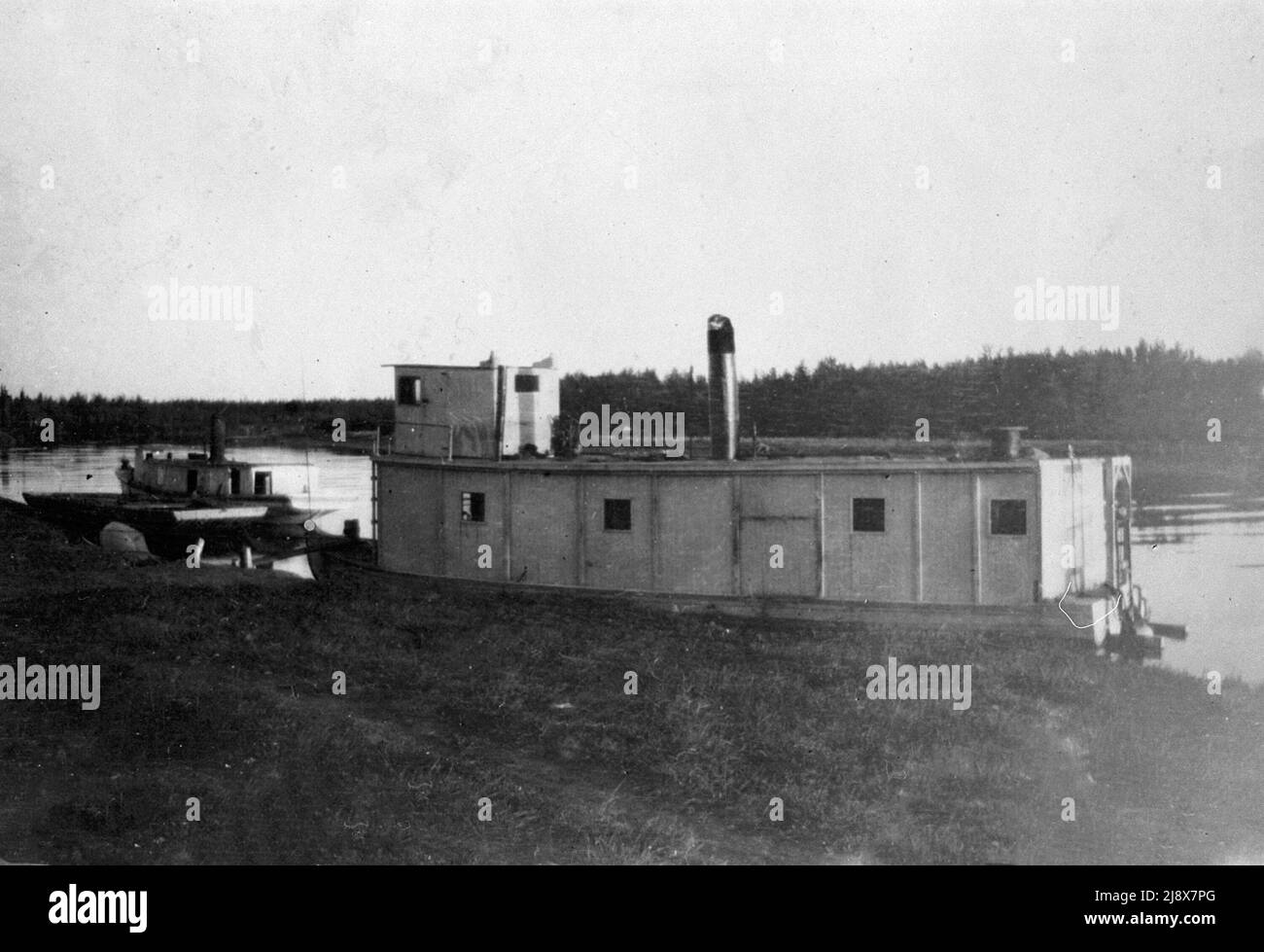 Mission de voyage 'The Wanderlust' Légende originale: Fort Good Hope Légende: La Wanderlust exploité par le Rév. Herbert Girling et Billy Hoare - Aklavik au golfe de Coronation. Herbert Girling, en 1915, a traduit le Nouveau Testament pour le Couronnement Eskimo du Golfe en utilisant l'alphabet syllabique. Fort bon espoir. [c. années 1920] Banque D'Images