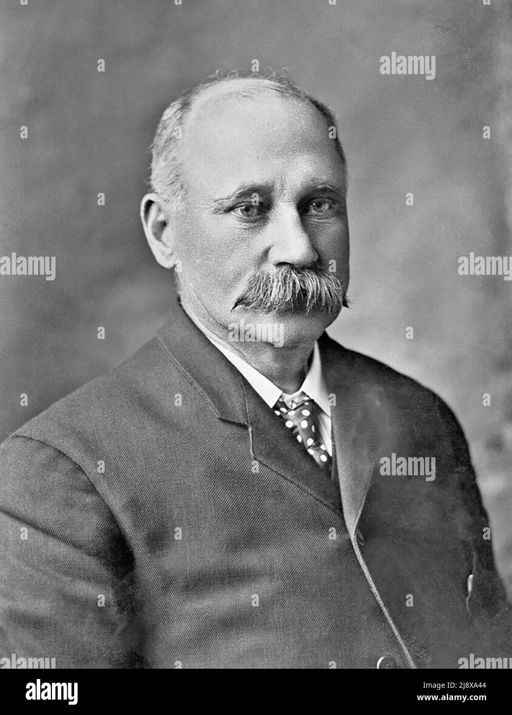 William Thomas Finlay, député de l'Assemblée législative de l'Alberta et premier ministre de l'Agriculture de la province ca. 1910 Banque D'Images