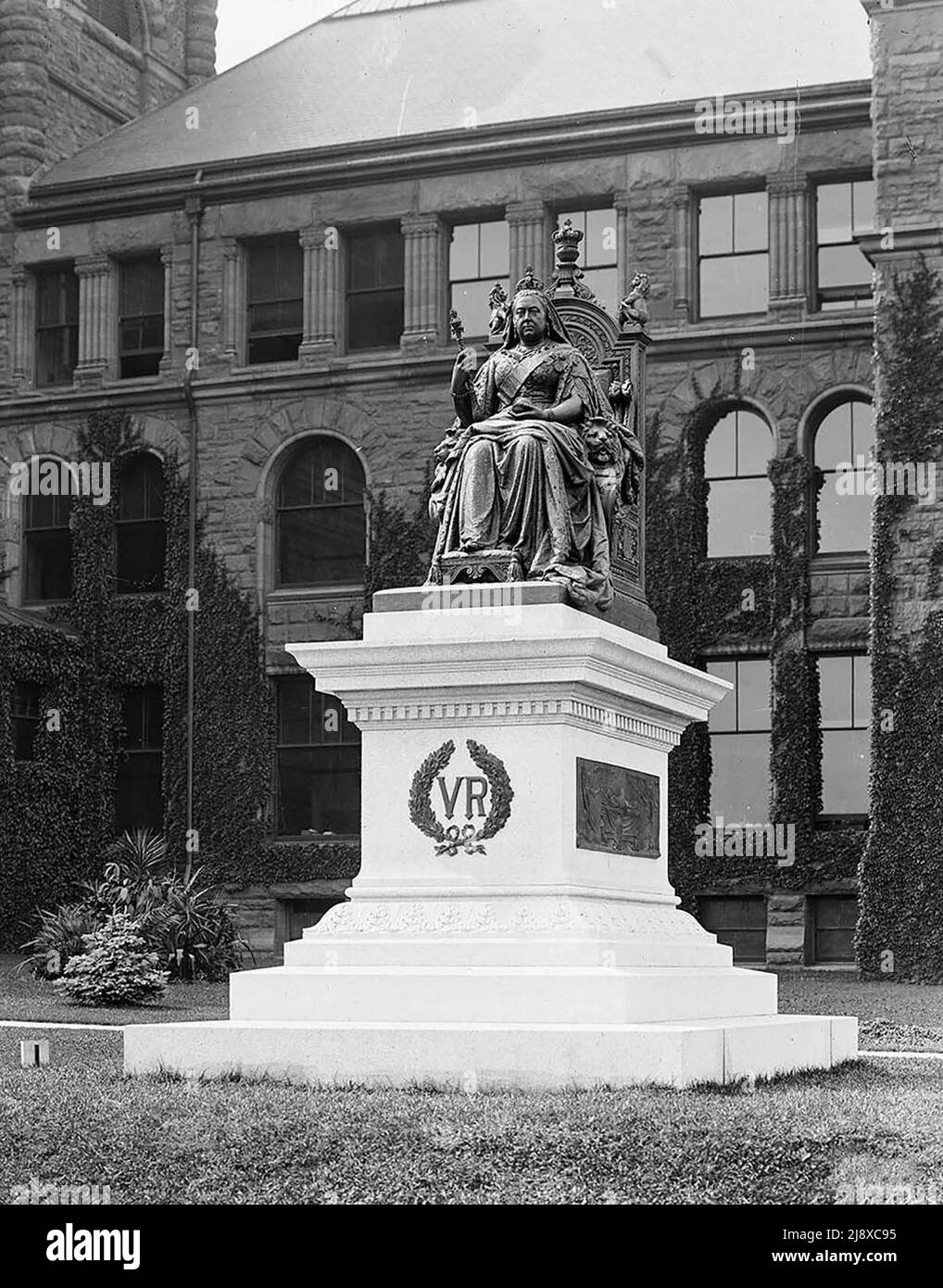 Queen Victoria Monument, Queen's Park : dévoilé le 27th mai 1903 peut-être Toronto Banque D'Images