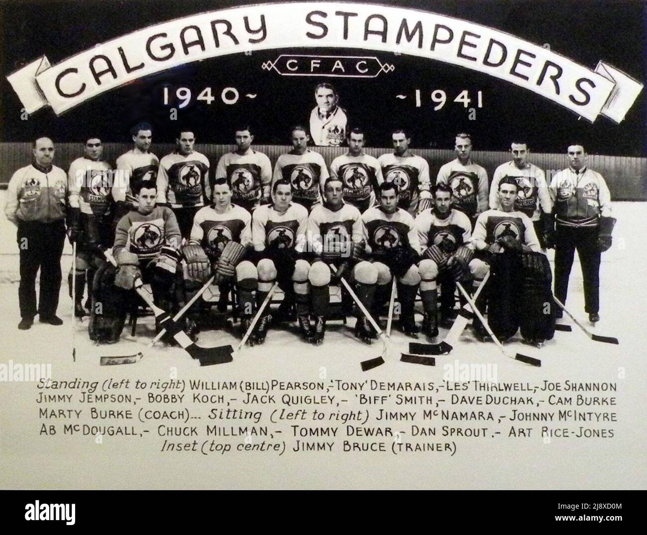 Photo de l'équipe de 1940-41 du club de hockey des Stampeders de Calgary, vue sur une exposition historique au Pengrowth Saddledome, dans la Californie de Calgary. 1941 Banque D'Images