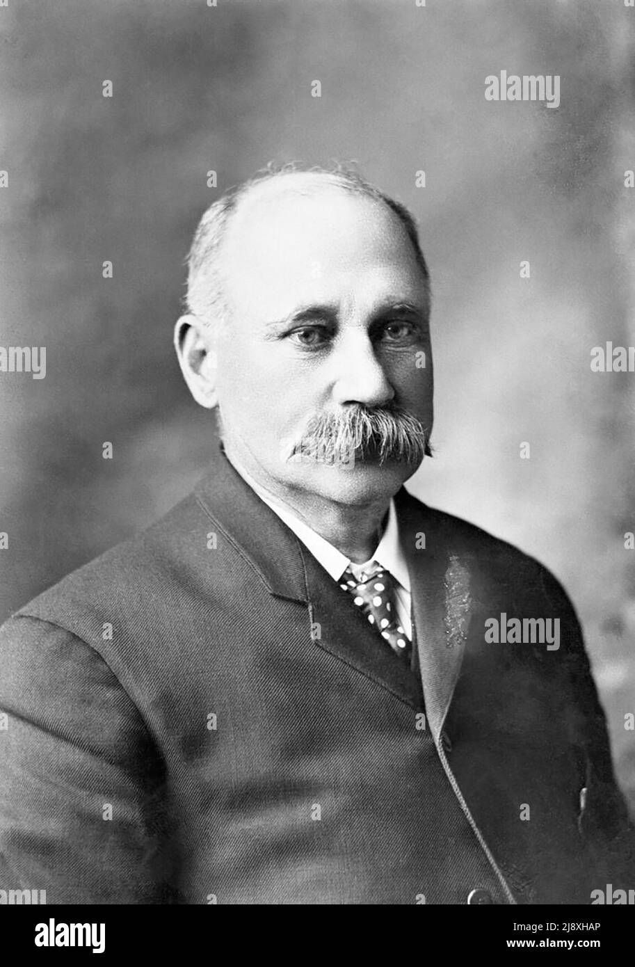William Thomas Finlay, député de l'Assemblée législative de l'Alberta et premier ministre de l'Agriculture de la province ca. 1910 Banque D'Images