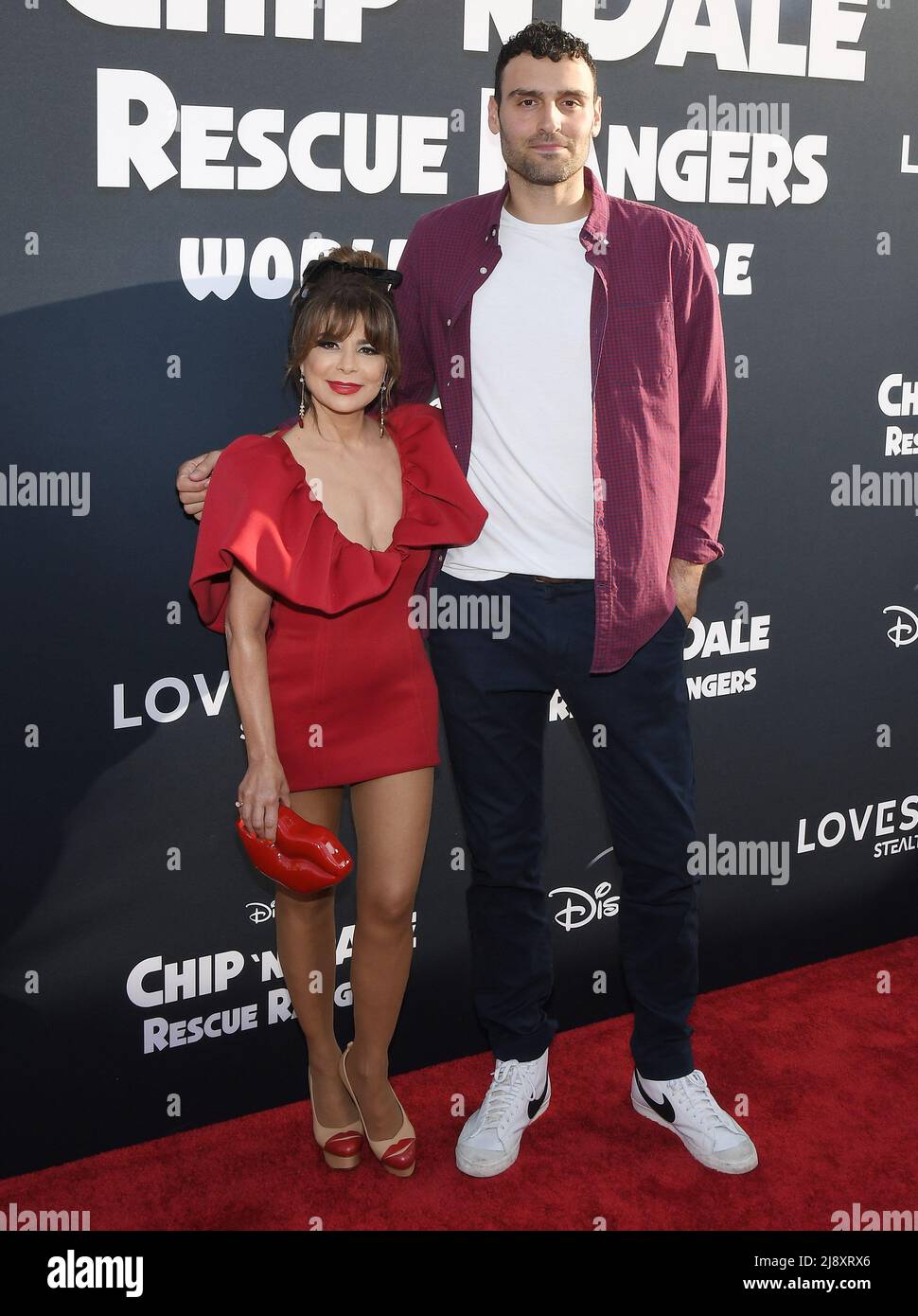 Los Angeles, États-Unis. 18th mai 2022. (G-D) Paula Abdul et Dane DiLiegro à la PUCE ‘N DALE : première mondiale DES RANGERS DE SAUVETAGE tenue au théâtre El Capitan le mercredi 18 mai 2022. (Photo par Sthanlee B. Mirador/Sipa USA) crédit: SIPA USA/Alay Live News Banque D'Images