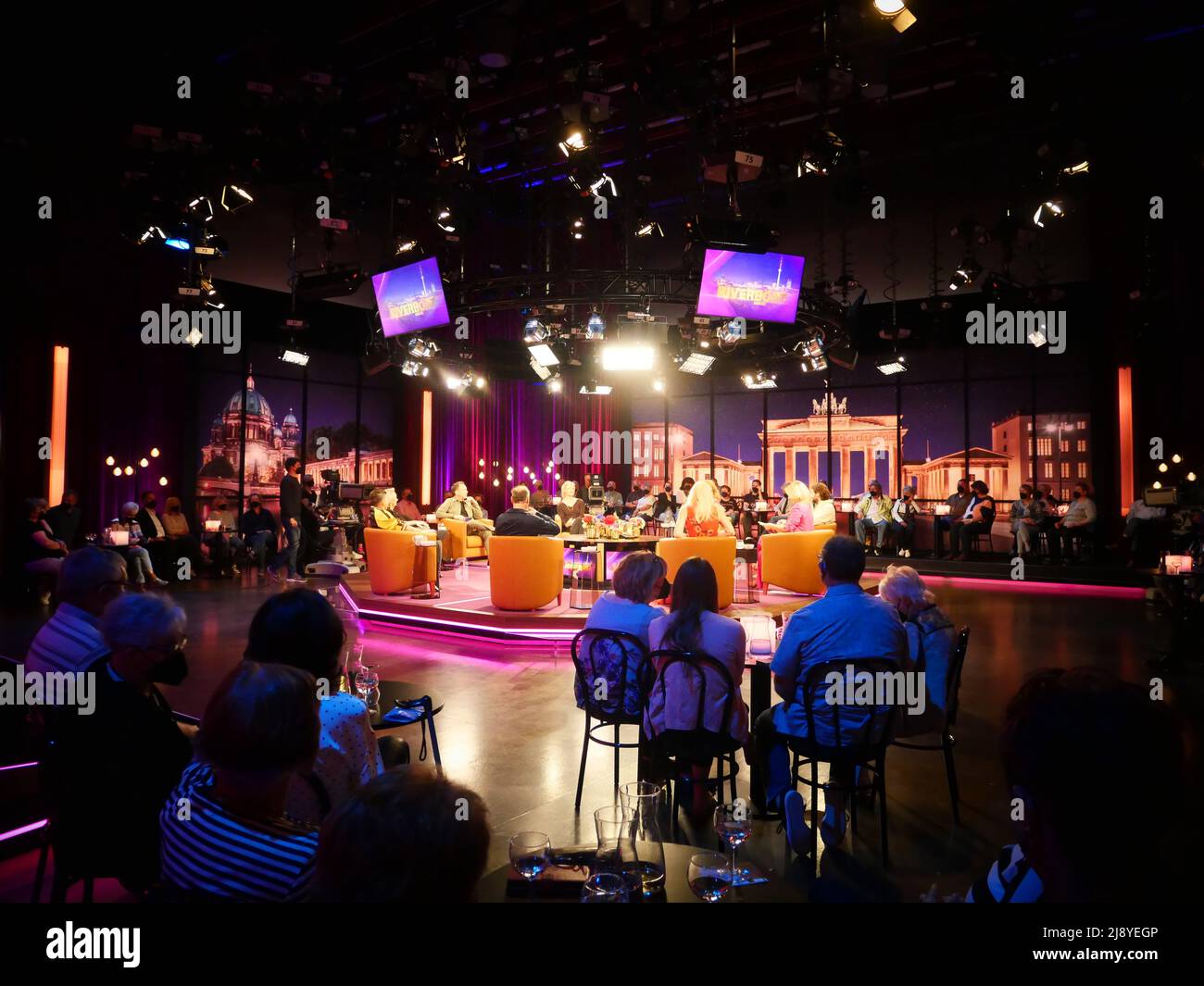 Berlin, Allemagne. 13th mai 2022. Ambiance de studio pendant le talk show 'Riverboat Berlin' dans le studio RBB à Berlin-Charlottenburg. Crédit : XAMAX/dpa/Alay Live News Banque D'Images