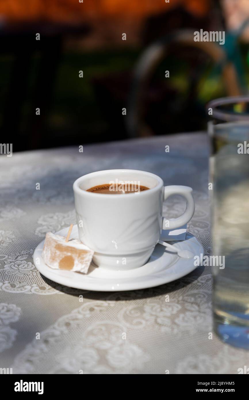 Tasse de café sur la table. Café turc traditionnel Banque D'Images