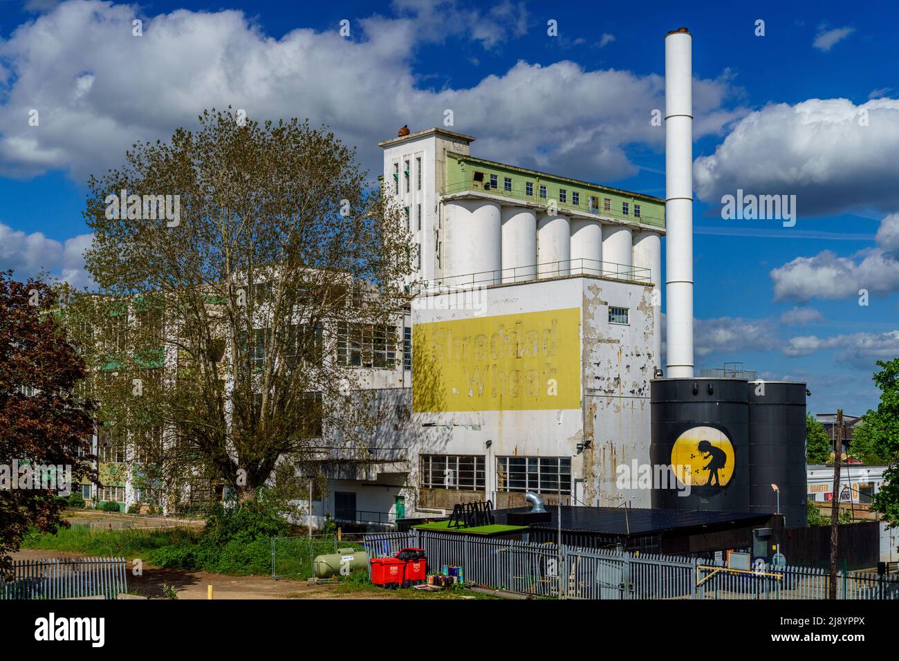 Ancienne usine de blé déchiquetée Nabisco, Welwyn Garden City, Herts, Royaume-Uni. Abandon en attente de réaménagement. Construit en 1926, l'architecte Louis de Soissons Grade 2. Banque D'Images