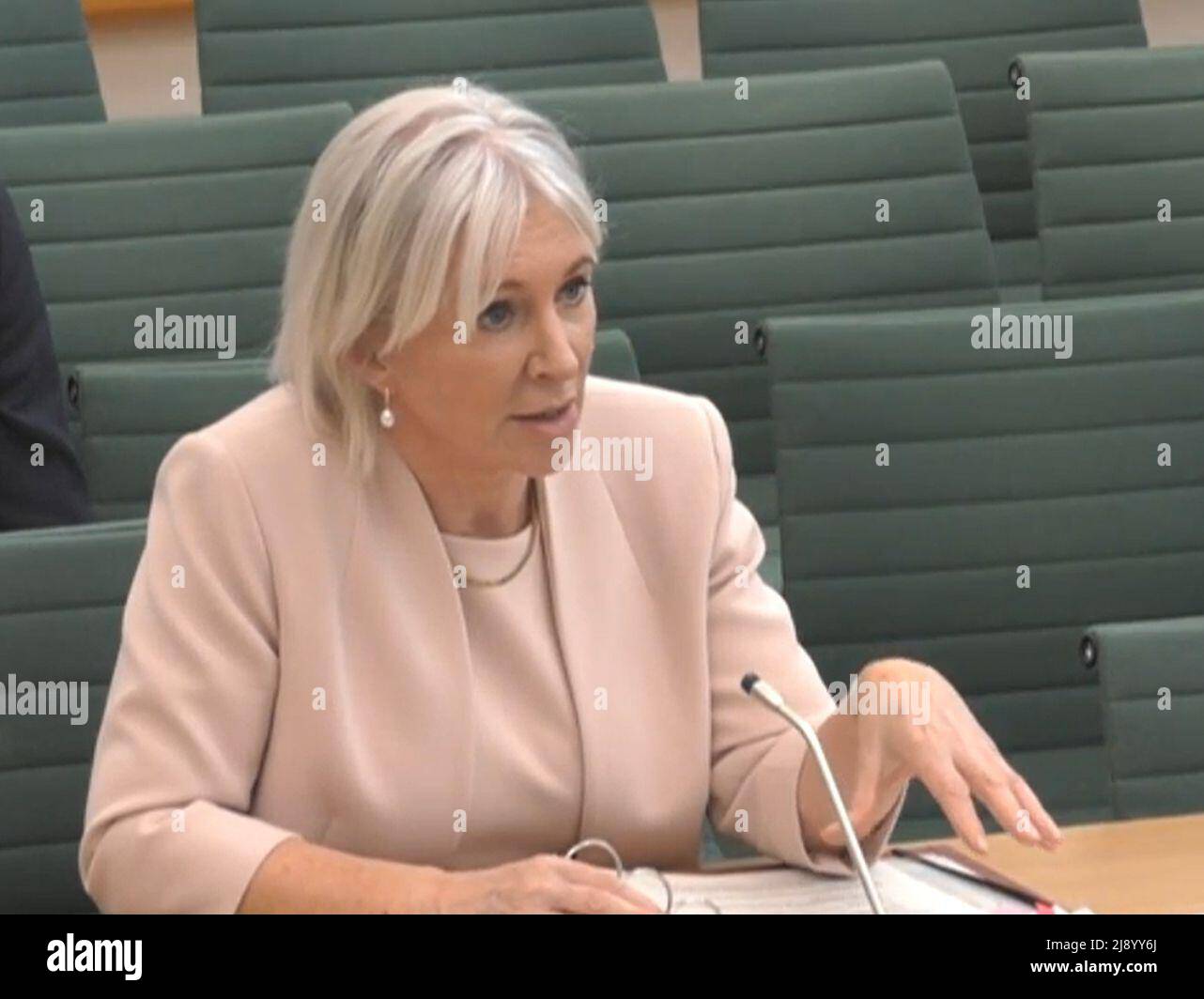 Nadine Dorries, secrétaire à la culture, présente au Comité du numérique, de la culture, des médias et du sport de la Chambre des communes, à Londres, des témoignages sur le travail du ministère du numérique, de la culture, des médias et du sport. Date de la photo: Jeudi 19 mai 2022. Banque D'Images