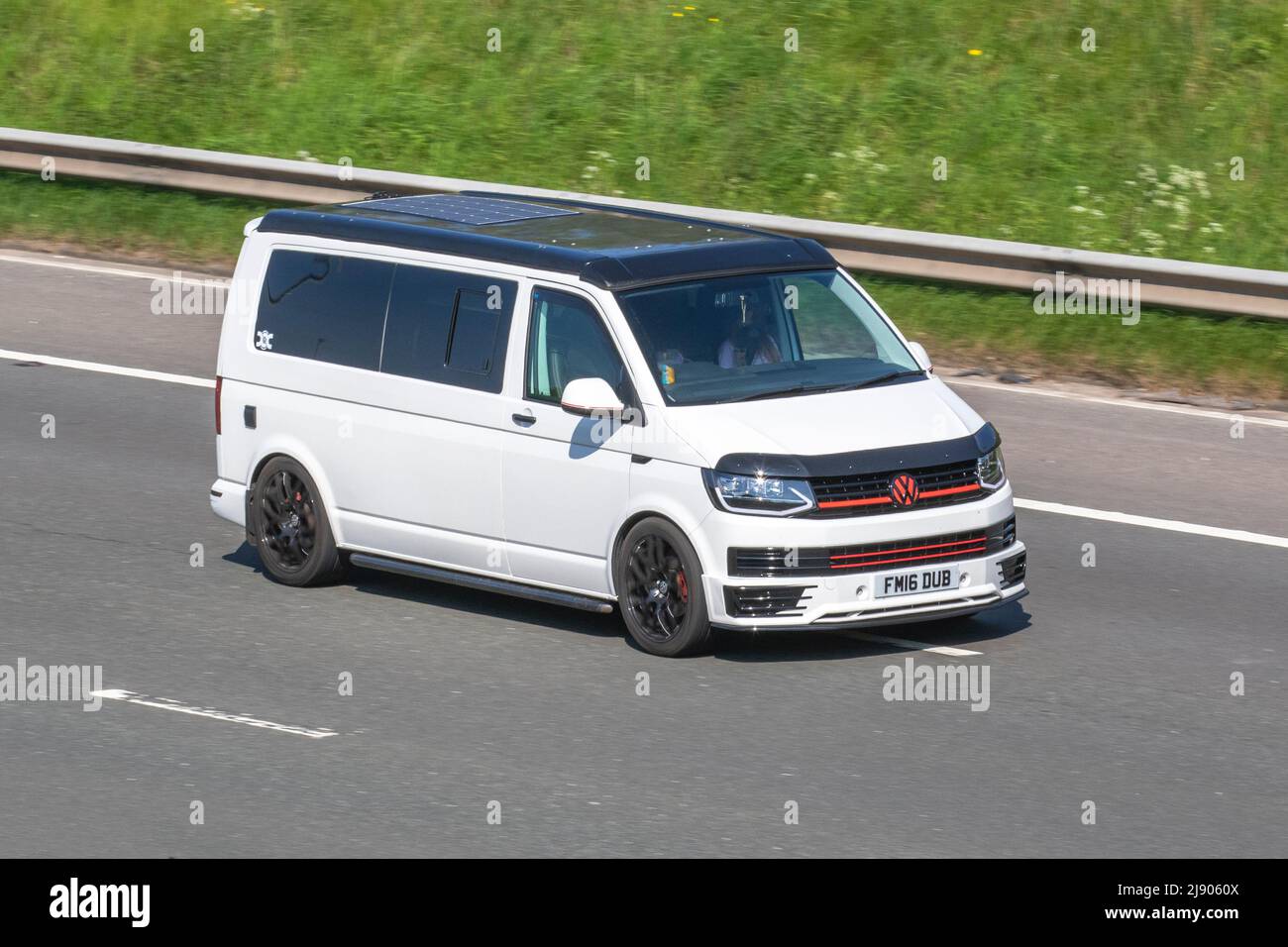 Fourgonnette VW Volkswagen transporter 1968cc Diesel 2016 blanche Banque D'Images