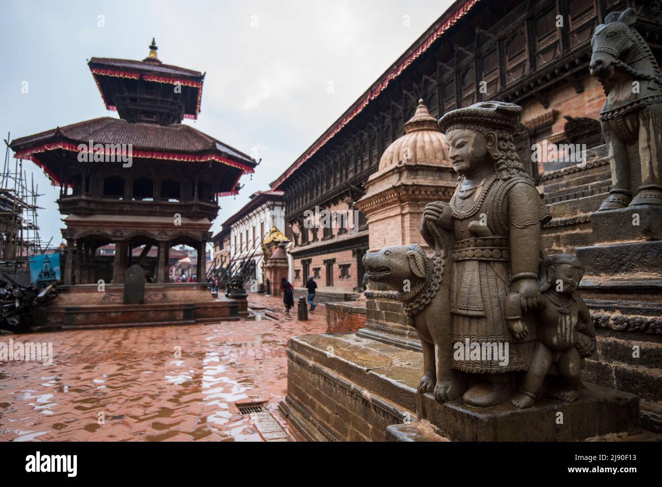 Katmandou, Népal - 10 mai 2022 : Bhaktapur Durbar Square est le palais royal de l'ancien Royaume de Bhaktapur et il est déclaré des sites du patrimoine mondial de l'UNESCO Banque D'Images