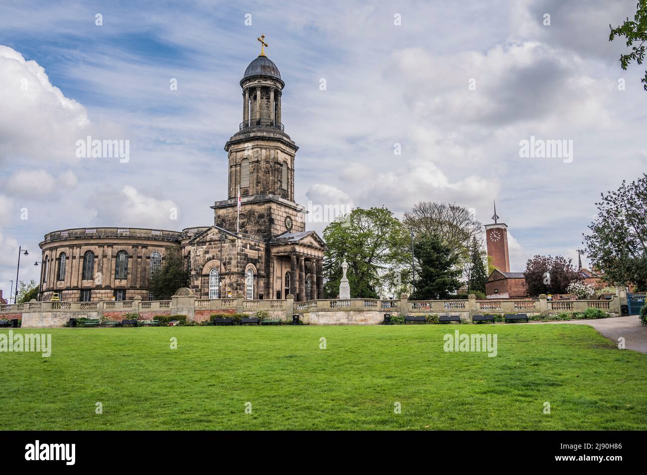 L'image est de l'église St Chads datant du 18th siècle qui surplombe les parcs de Quarry et les jardins récréatifs de Shrewsbury. Banque D'Images