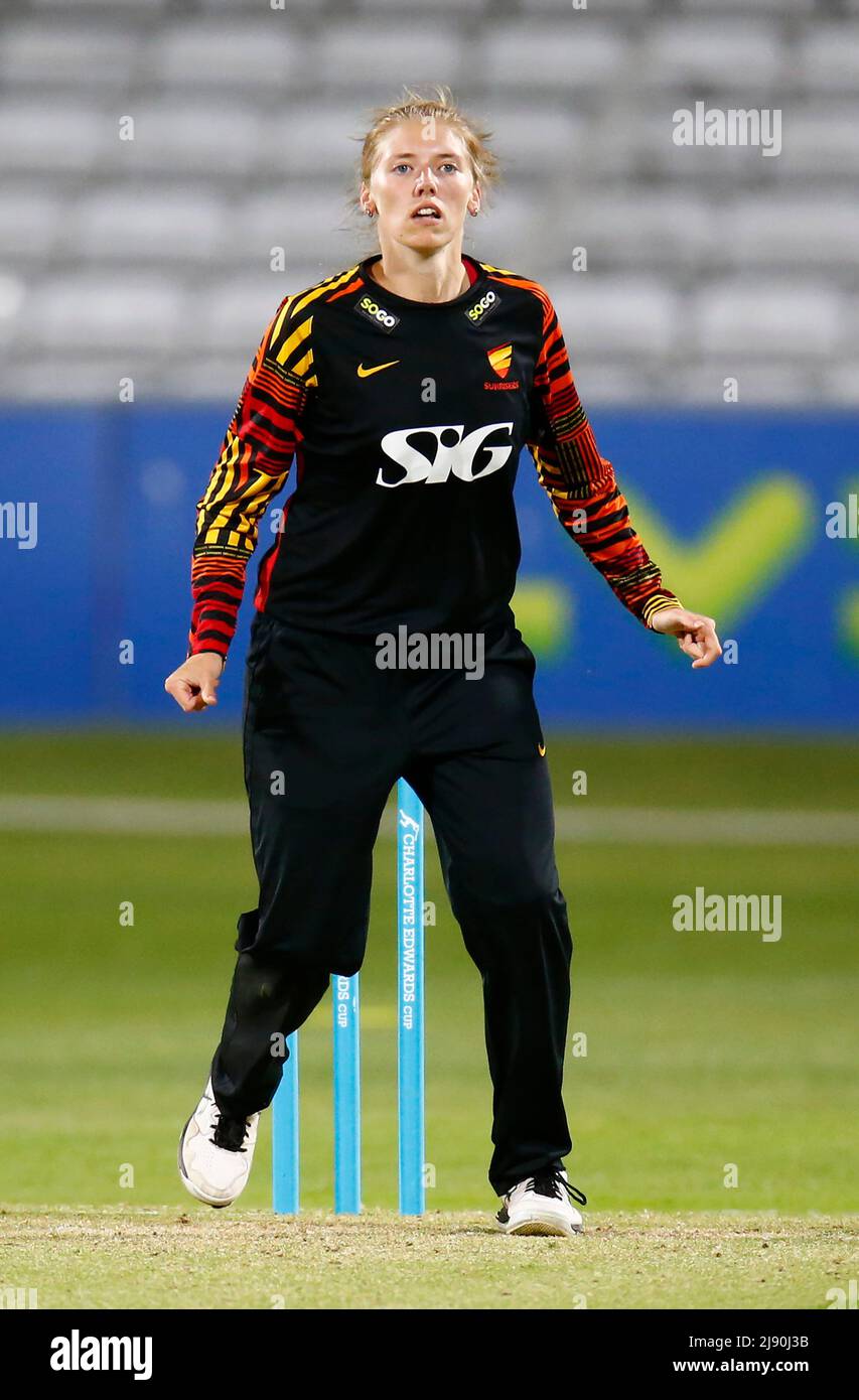 CHELMSFORD ANGLETERRE - MAI 18 : Sunrisers Kelly Castle pendant la Charlotte Edwards Cup entre Sunrisers contre Western Storm au sol du comté de Cloud Banque D'Images