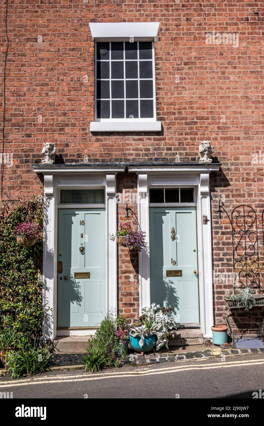 L'image est de scènes de rue générales colorées de Shrewsbury avec leurs agréables bâtiments de style géorgien Banque D'Images