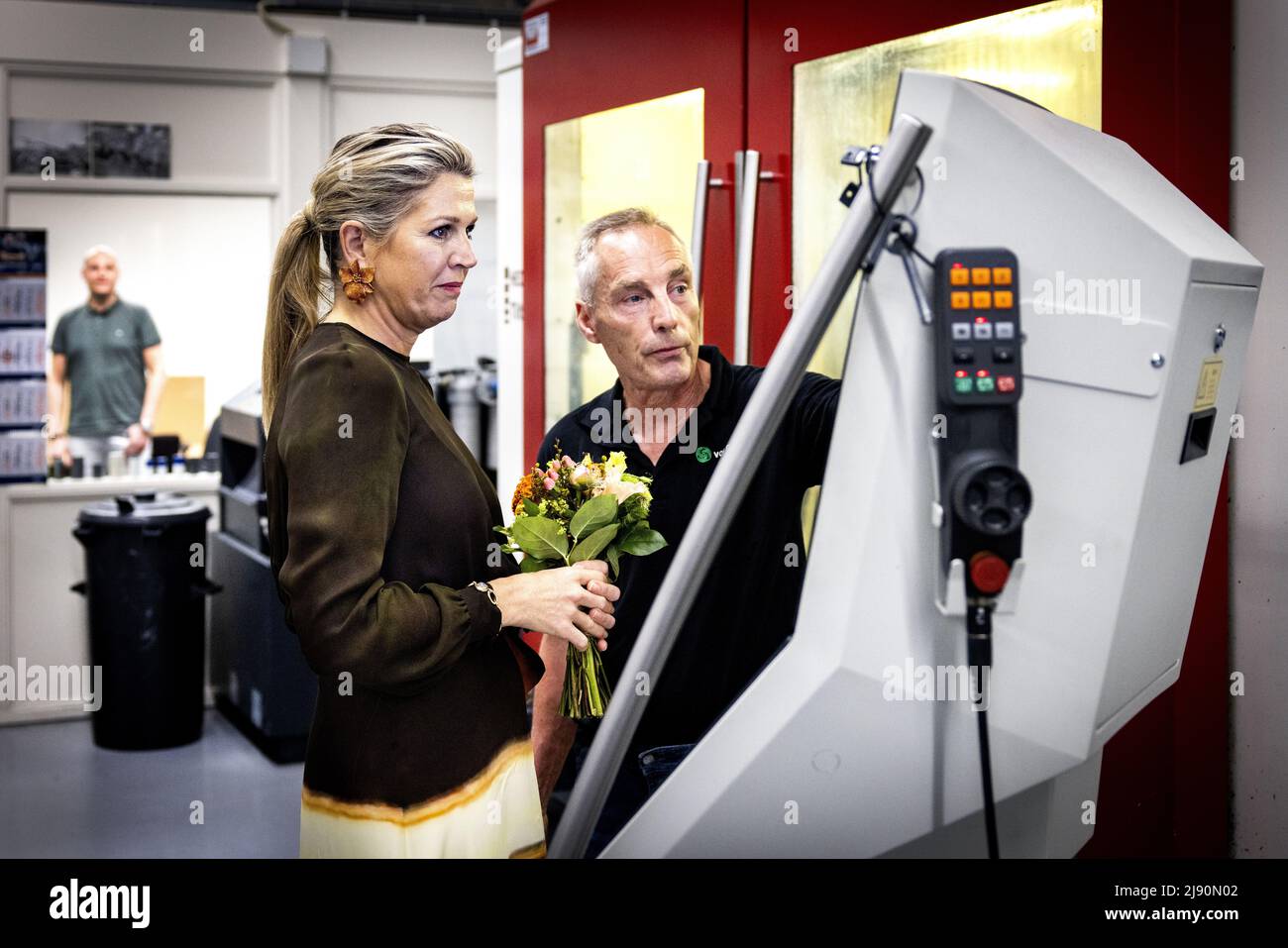 2022-05-19 14:40:12 ZEVENAAR - Reine Maxima lors d'une visite de travail à Von Gahlen. L'entreprise familiale conçoit et développe des équipements de laboratoire pour la production de médicaments nucléaires et est lauréate du prix Koning Willem I dans la catégorie des PME. ANP RAMON VAN FLYMEN pays-bas sortie - belgique sortie Banque D'Images