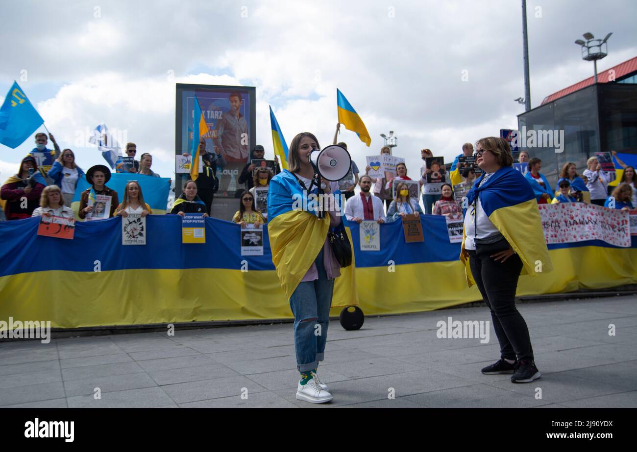 Istanbul .19.05.2022, cette année, les Ukrainiens ont passé la journée de Vyshyvanka sans célébration en raison de l'occupation et de la guerre russes, protestant contre les Russes qui ont envahi leur pays. Les photos sont de la journée Vyshyvanka organisée par les Ukrainiens à Istanbul .19.05.2022 la journée de l'ukrainien Vyshyvanka est célébrée en Ukraine et tous les Diasporas ukrainiens le mai 19. Cette année, tous les événements dédiés à la fête se tiendront à Istanbul le 19Vyshyvanka mai est un nom décontracté pour la chemise brodée en ukrainien Banque D'Images