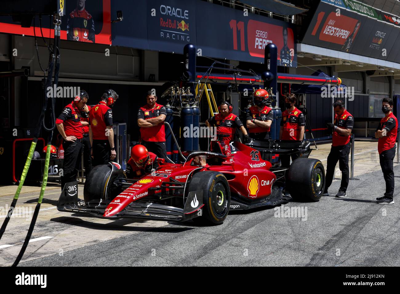 Montmelo, Espagne, 19/05/2022, 16 LECLERC Charles (mco), Scuderia Ferrari F1-75, Pitstop pratique pendant la Formule 1 Pirelli Grand Premio de Espana 2022, 6th ronde du Championnat du monde de Formule 1 de la FIA 2022, sur le circuit de Barcelone-Catalunya, du 20 au 22 mai 2022 à Montmelo, Espagne - photo: Florent/DPIB/LiveMedia Banque D'Images