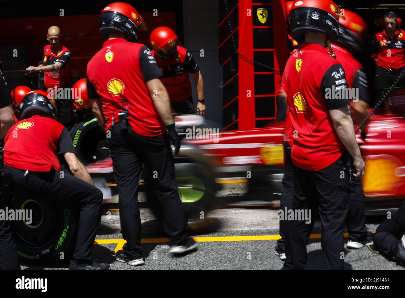 Montmelo, Espagne, 19/05/2022, 16 LECLERC Charles (mco), Scuderia Ferrari F1-75, Pitstop pratique pendant la Formule 1 Pirelli Grand Premio de Espana 2022, 6th ronde du Championnat du monde de Formule 1 de la FIA 2022, sur le circuit de Barcelone-Catalunya, du 20 au 22 mai 2022 à Montmelo, Espagne - photo: Florent/DPIB/LiveMedia Banque D'Images
