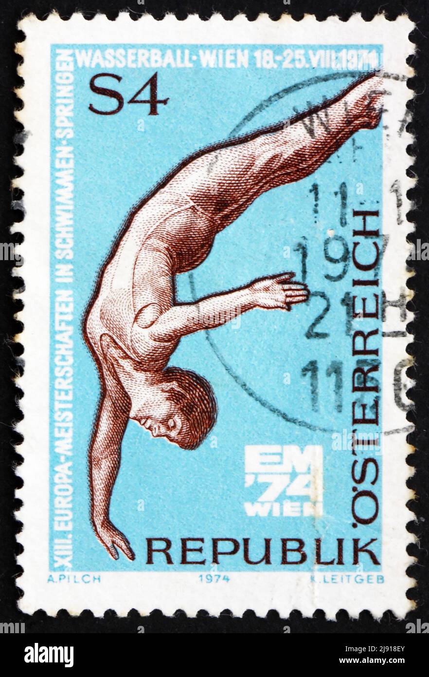 AUTRICHE - VERS 1974: Un timbre imprimé en Autriche montre Diver, 13th championnats européens de natation, plongée et water Polo, Vienne, vers 1974 Banque D'Images