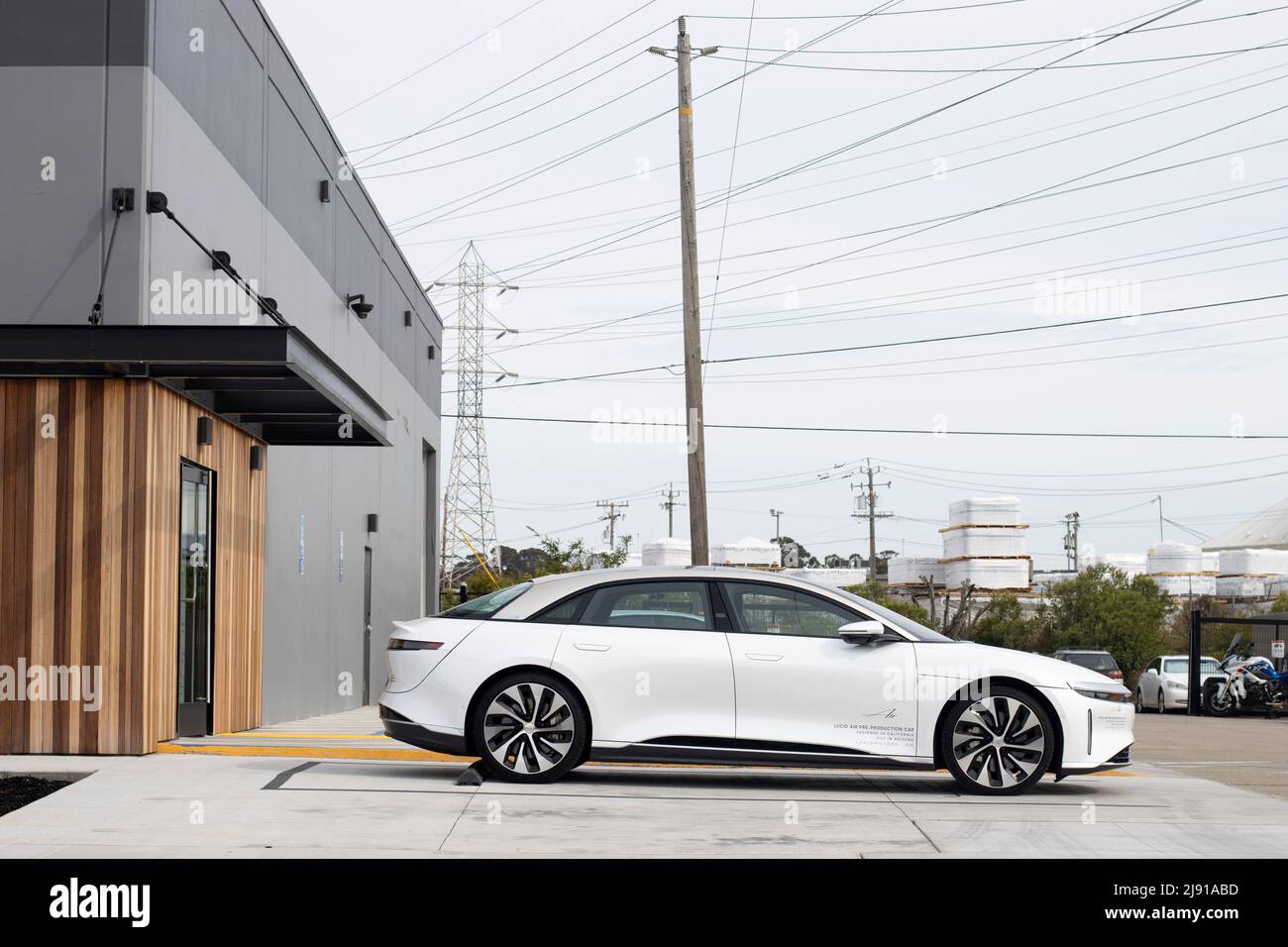 La voiture électrique de préproduction de Lucid Air est exposée jeudi à 5 mai 2022 dans une salle d'exposition lucide à Millbrae, en Californie. Banque D'Images
