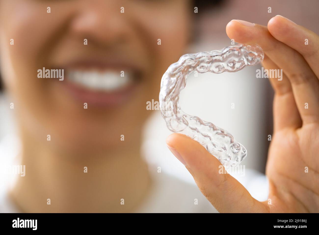 Garde-nuit dentaire d'alignement transparente pour les dents Banque D'Images