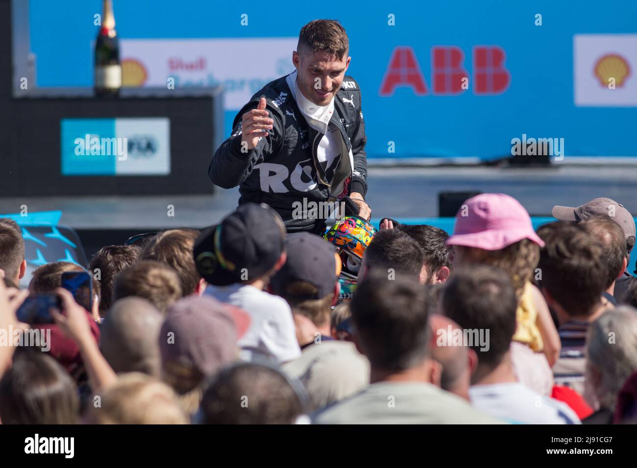 Berlin, Allemagne, 15th mai 2022. 2022 Shell recharge Berlin E-Prix, Round 8 du Championnat du monde de Formule E de la FIA ABB 2021-22, circuit de l'aéroport de Tempelhof à Berlin, Allemagne photo: Edoardo MORTARA (SWI) de ROKiT Venturi Racing © Piotr Zajac/Alay Live News Banque D'Images