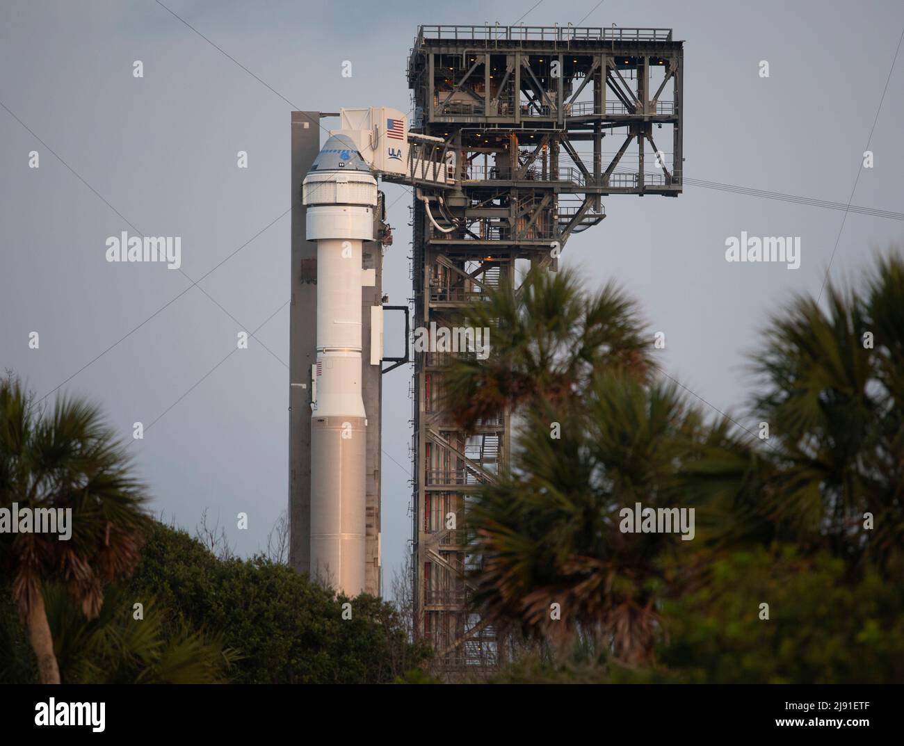 Cape Canaveral, États-Unis d'Amérique. 19 mai 2022. La fusée Atlas V de United Launch Alliance transportant le vaisseau spatial Boeing CST-100 Starliner à bord du complexe spatial de lancement 41 commence le compte à rebours pour le lancement à la station de la Force spatiale du Cap Canaveral, le 19 mai 2022 à Cape Canaveral, en Floride. La mission orbital Flight Test-2 sera la deuxième épreuve de vol non-crewed et se mettra à quai vers la Station spatiale internationale. Credit: Joel Kowsky/NASA/Alamy Live News Banque D'Images