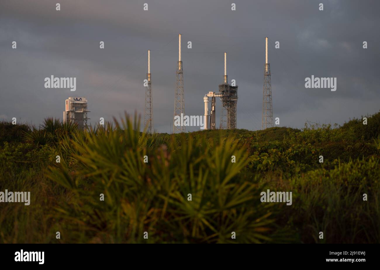 Cape Canaveral, États-Unis d'Amérique. 19 mai 2022. La fusée Atlas V de United Launch Alliance transportant le vaisseau spatial Boeing CST-100 Starliner à bord du complexe spatial de lancement 41 commence le compte à rebours pour le lancement à la station de la Force spatiale du Cap Canaveral, le 19 mai 2022 à Cape Canaveral, en Floride. La mission orbital Flight Test-2 sera la deuxième épreuve de vol non-crewed et se mettra à quai vers la Station spatiale internationale. Credit: Joel Kowsky/NASA/Alamy Live News Banque D'Images