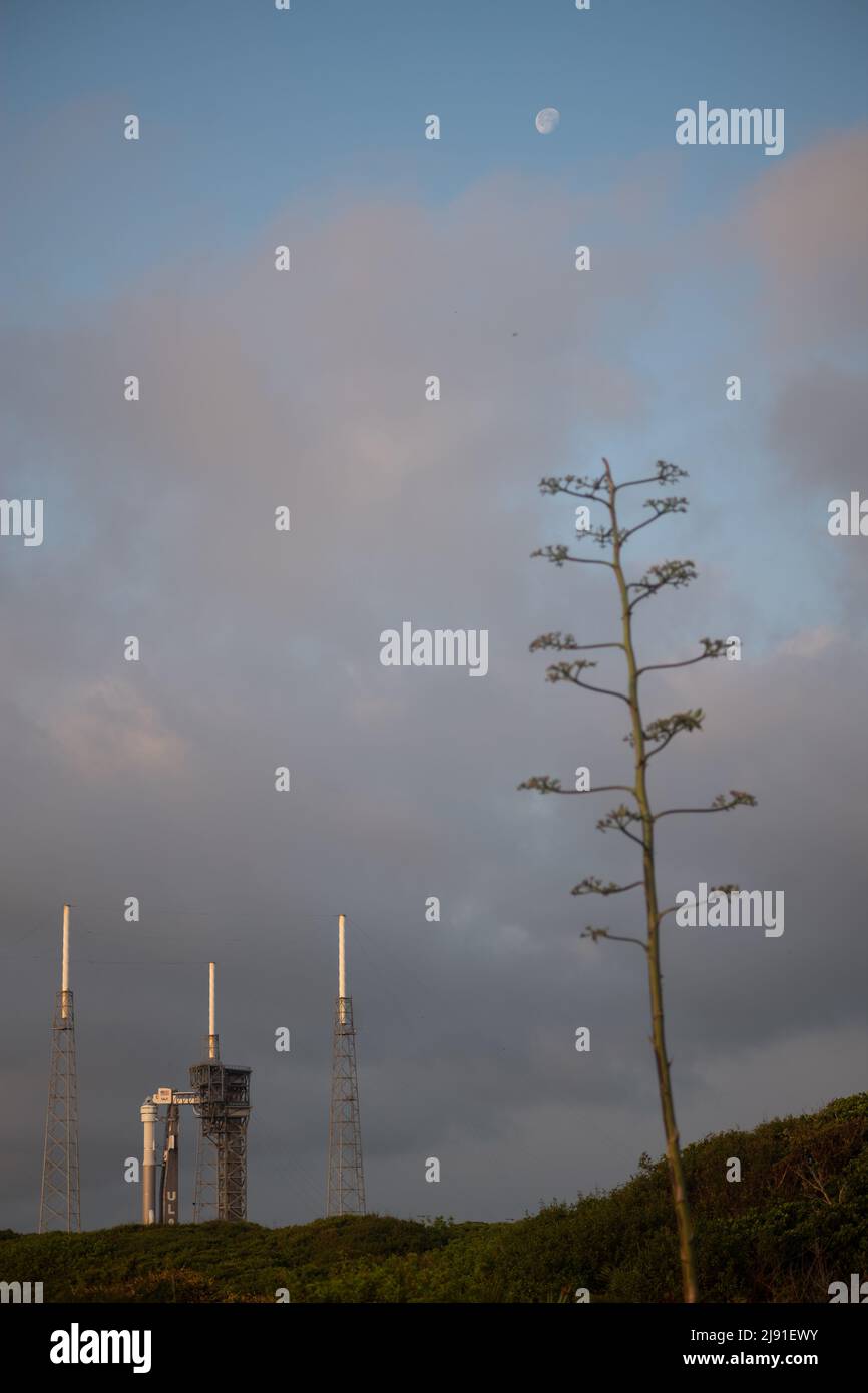 Cape Canaveral, États-Unis d'Amérique. 19 mai 2022. La fusée Atlas V de United Launch Alliance transportant le vaisseau spatial Boeing CST-100 Starliner à bord du complexe spatial de lancement 41 commence le compte à rebours pour le lancement à la station de la Force spatiale du Cap Canaveral, le 19 mai 2022 à Cape Canaveral, en Floride. La mission orbital Flight Test-2 sera la deuxième épreuve de vol non-crewed et se mettra à quai vers la Station spatiale internationale. Credit: Joel Kowsky/NASA/Alamy Live News Banque D'Images