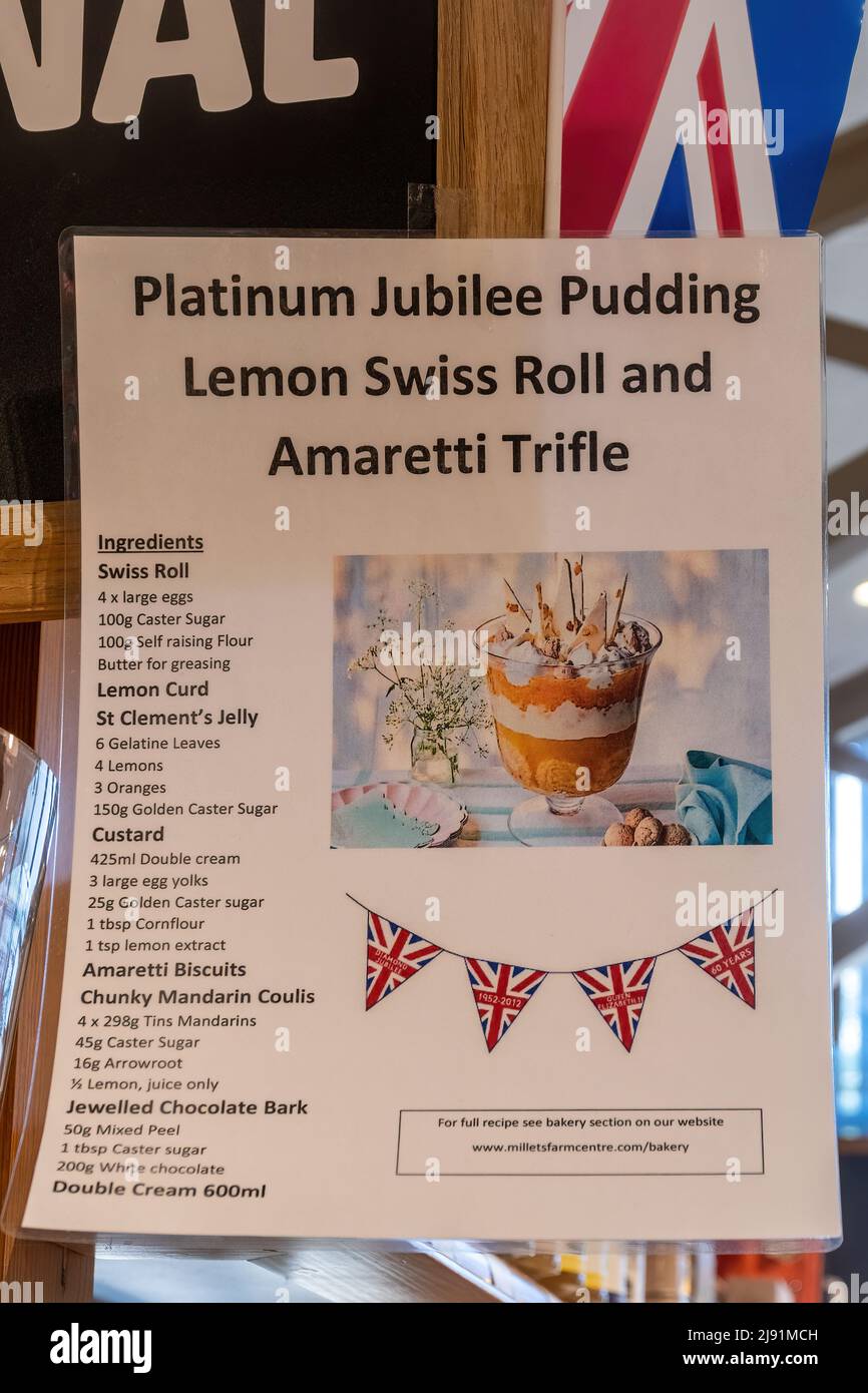 Recette Platinum Jubilee Pudding, citron swiss Roll et Amaretti Trifle dans une ferme, mai 2022, Angleterre, Royaume-Uni Banque D'Images