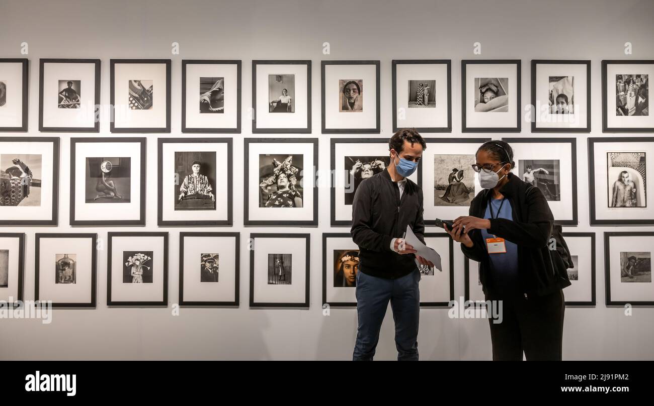 New York, États-Unis. 19th mai 2022. Le salon de la photographie présenté par l'AIPAD (Association of International Photography Art Dealers) a ouvert ses portes aujourd'hui à New York. Le spectacle réunit 49 des plus grandes galeries de photographie d'art au monde. Credit: Enrique Shore/Alay Live News Banque D'Images
