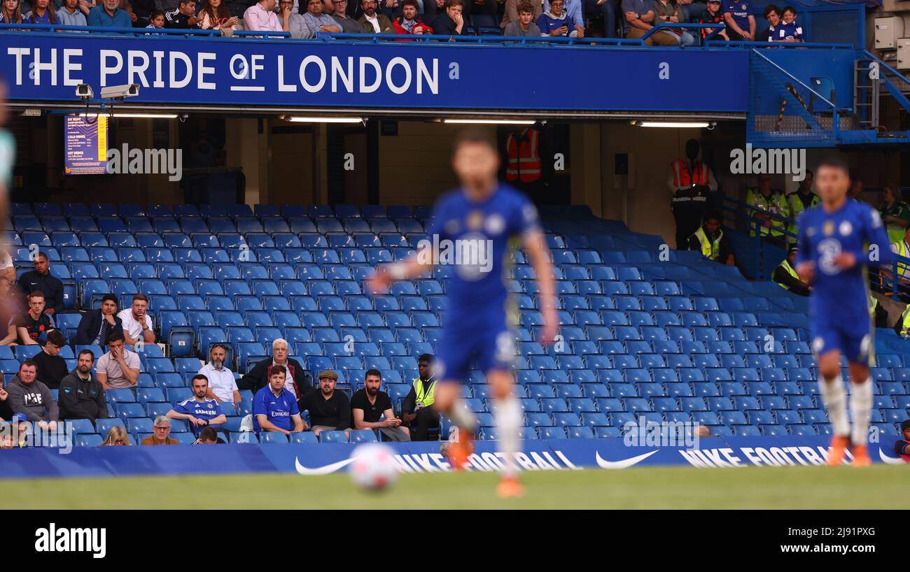 Londres, Angleterre, 19th mai 2022. Les sièges vides que Chelsea n'est pas autorisée à vendre suite aux sanctions gouvernementales contre le propriétaire russe Roman Abramovich lors du match de la Premier League à Stamford Bridge, Londres. Le crédit photo devrait se lire: David Klein / Sportimage Banque D'Images