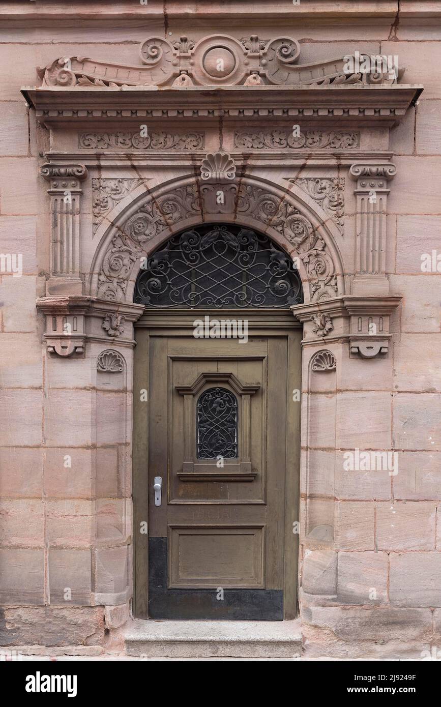 Porte d'entrée décorative d'une maison résidentielle, construite vers 1880, Nuremberg, moyenne-Franconie, Bavière, Allemagne Banque D'Images