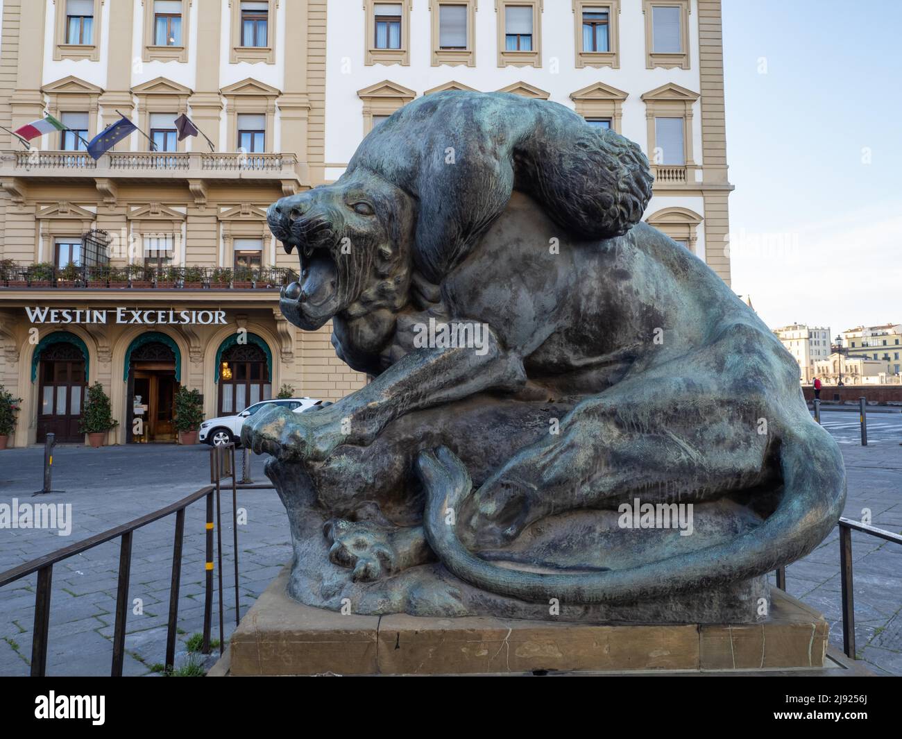 Hercules combattant avec le lion, statue, Florence, Toscane, Italie Banque D'Images