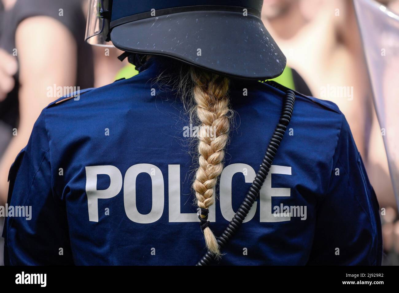 Policier avec toron de raccordement Banque D'Images