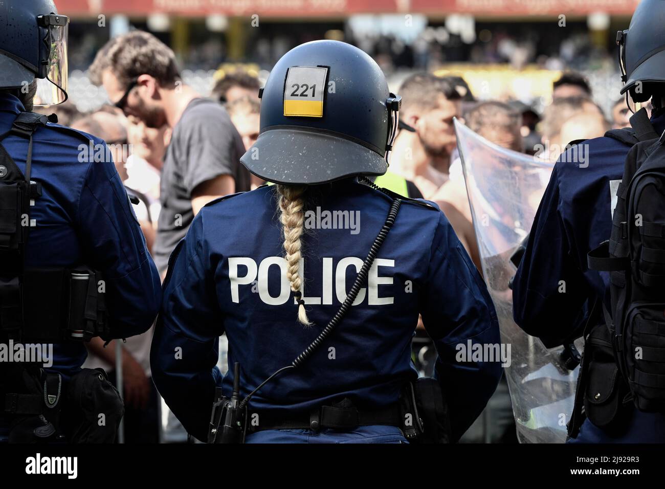 Policier avec toron de raccordement Banque D'Images