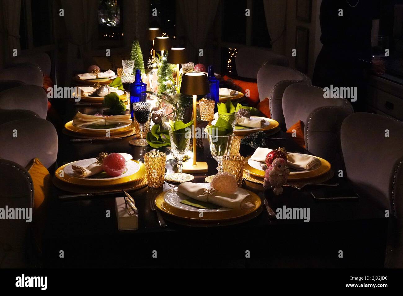 11.12.2021, Berlin, , Allemagne - table de réglage festif. 00S211211D136CAROEX.JPG [AUTORISATION DU MODÈLE: NON, AUTORISATION DU PROPRIÉTAIRE: NON (c) caro images / Sorge, http:// Banque D'Images