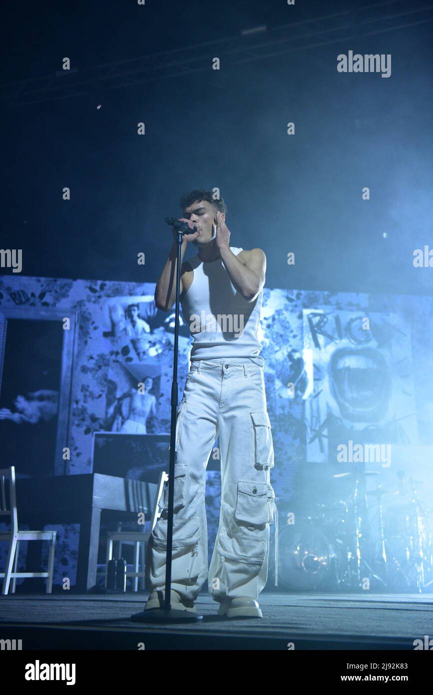 19 mai 2022, Naples, Italie: Le chanteur italien Riccardo Fabbriconi aka Blanco vit à PalaPartenope avec sa tournée Blu Celeste. (Image de crédit: © Paola Visone/Pacific Press via ZUMA Press Wire) Banque D'Images