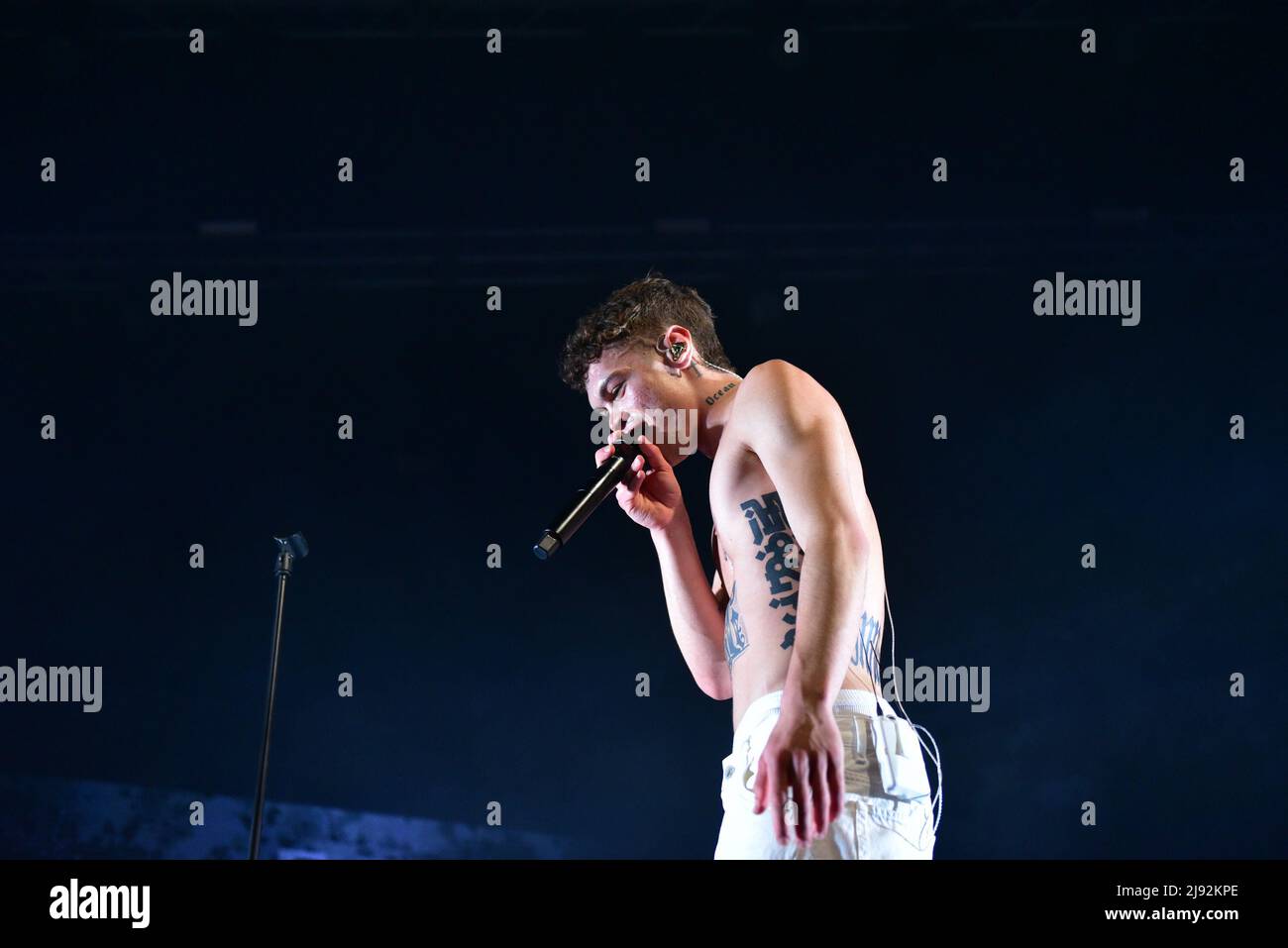 19 mai 2022, Naples, Italie: Le chanteur italien Riccardo Fabbriconi aka Blanco vit à PalaPartenope avec sa tournée Blu Celeste. (Image de crédit: © Paola Visone/Pacific Press via ZUMA Press Wire) Banque D'Images