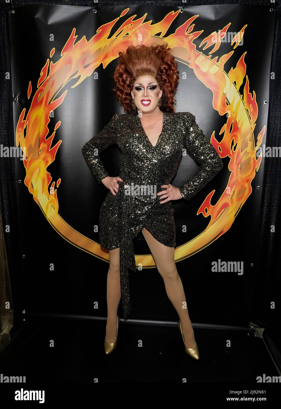 Tina Burner pose au 2022 Rupaul DragCon, jour 1, qui s'est tenu au ...