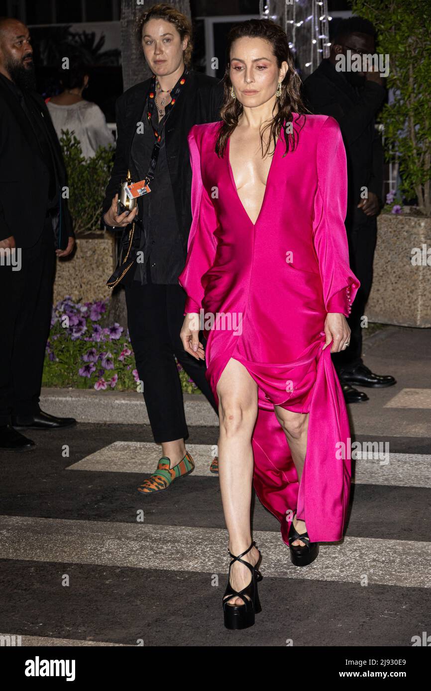 Naomi Rapace arrive au Chopard Trophée qui se tient à Carlton en bord de plage lors du festival annuel du film de Cannes 75th au Palais des Festivals le 19 mai 2022 à Cannes, en France. Photo de Marco Piovanotto/ABACAPRESS.COM Banque D'Images