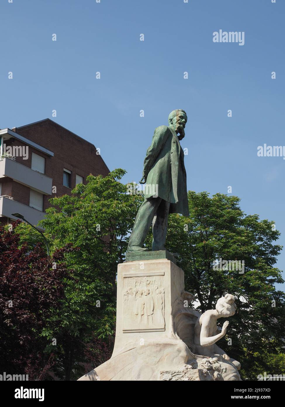Monument au scientifique italien Galileo Ferraris vers 1903 par le sculpteur Luigi Contratti à Turin, Italie Banque D'Images