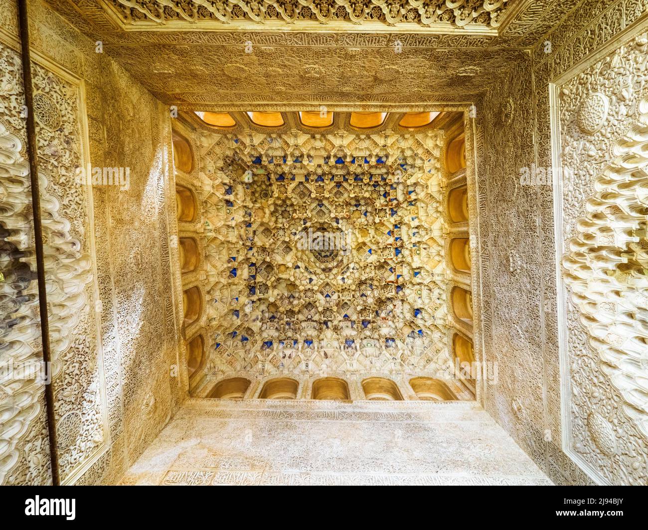 Salle des Rois plafond (Sala de los Reyes) dans les palais royaux de Nasrid - complexe Alhambra - Grenade, Espagne Banque D'Images