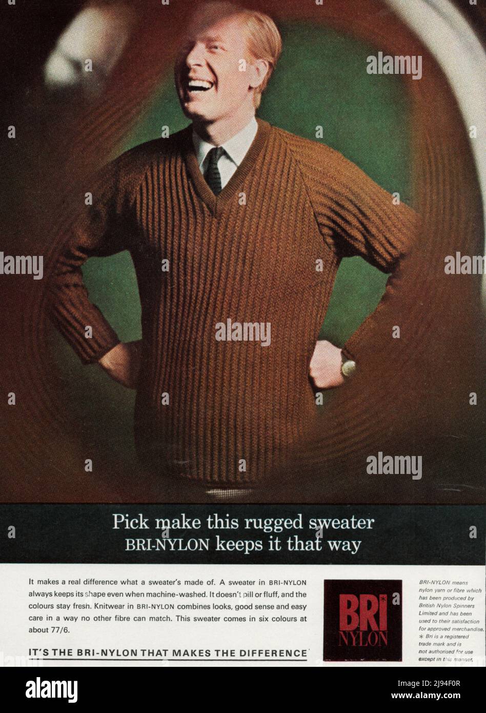 BRI-Nylon marron hommes chandail robuste V-cou chandail vintage papier annonce publicitaire 1980s 1970s Banque D'Images