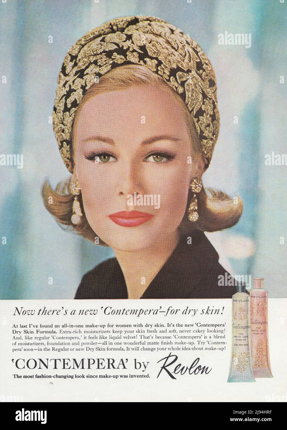Revlon maquillage pour femmes crème hydratante Revlon fondation et poudre Revlon Contempera Revlon peau sèche vintage papier annonce publicitaire 1980s 19702 Banque D'Images