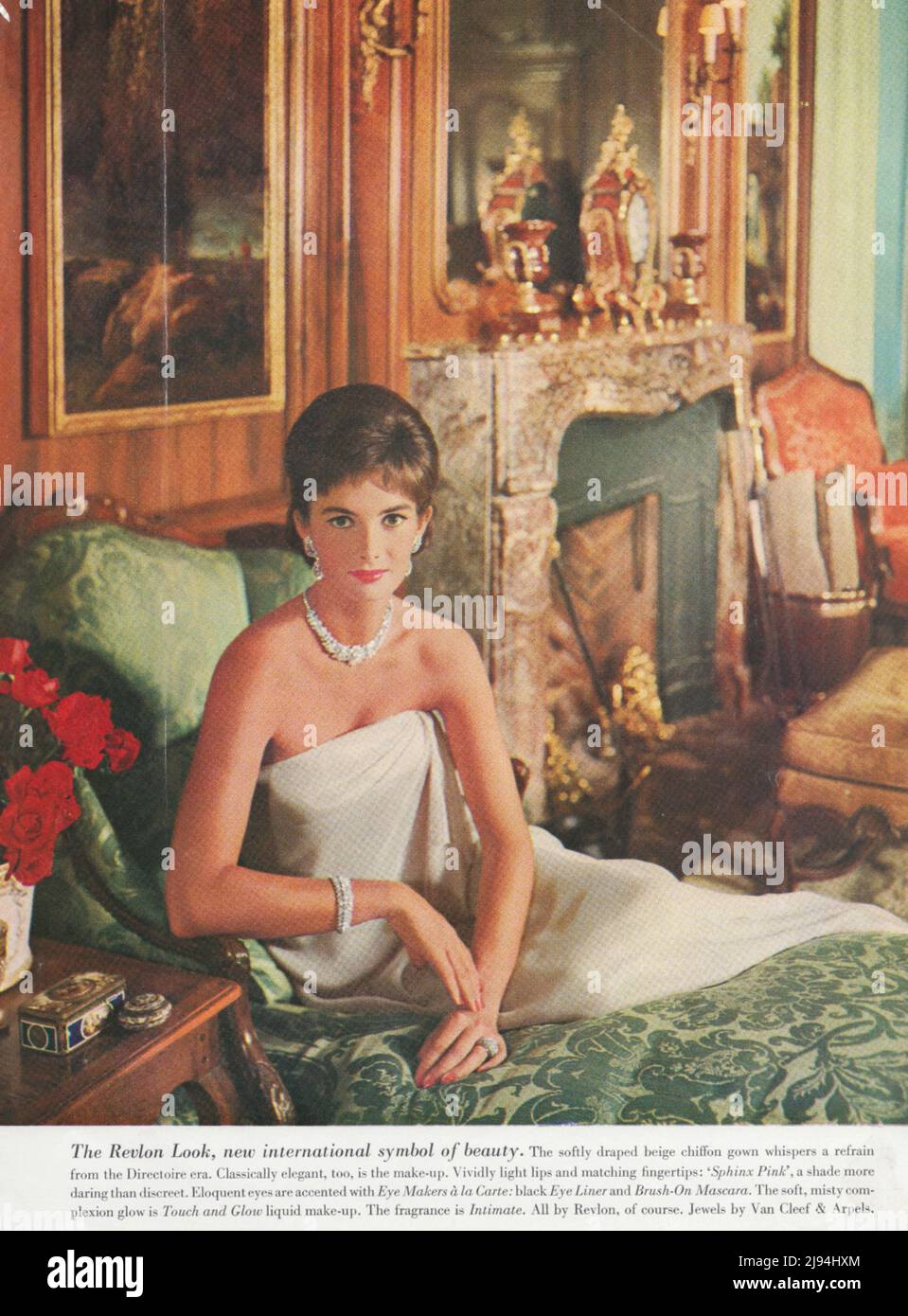 Publicité sur papier rétro Revlon cosmétiques 1980s 19702 Banque D'Images