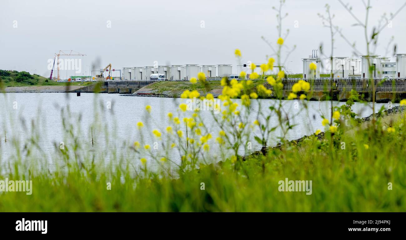 2022-05-20 14:49:16 KORNWERDERZAND - Drone photo du travail sur les écluses de Lorentz au début de l'Afsluitdijk. La rénovation à grande échelle de la digue entre la Hollande-Nord et la Frise prendra plusieurs années. ANP ROBIN VAN LONKHUIJSEN pays-bas sortie - belgique sortie Banque D'Images
