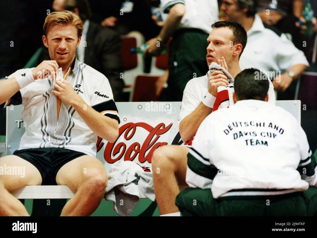 Allemagne. 20th May, 2022. Firo: 04,1998 tennis: Archive photos, archive photo, archive coupe Davis Allemagne - Suède saison 1998, MV§nner, hommes Boris Becker, demi-figure, Allemagne, Avec, et, David Prinosil Credit: dpa/Alay Live News Banque D'Images